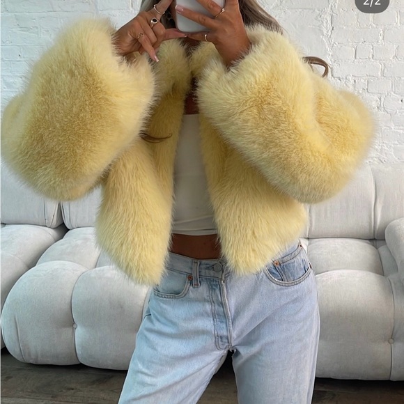 Women's butter yellow Faux Fur Jacket - Picture 3 of 3